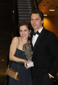Elena Anaya con su Goya